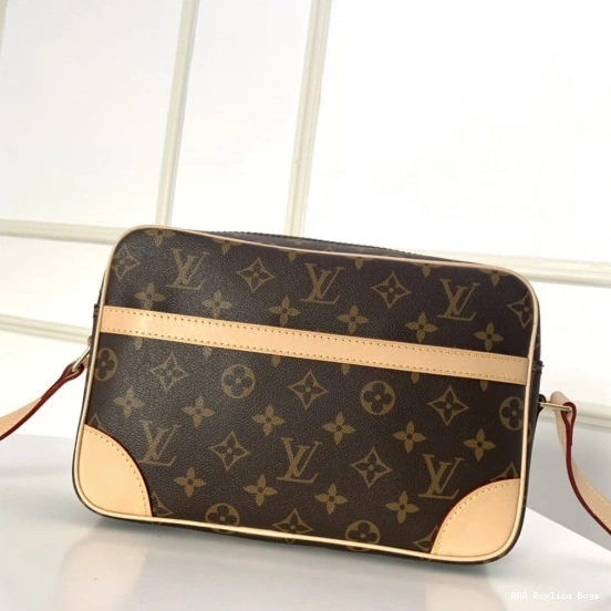 Aaa replica bags BAG MESSENGER VUITTON LOUIS 0808
